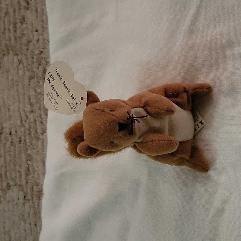 Ty  Teenie Beanie Baby Nuts the Squirrel